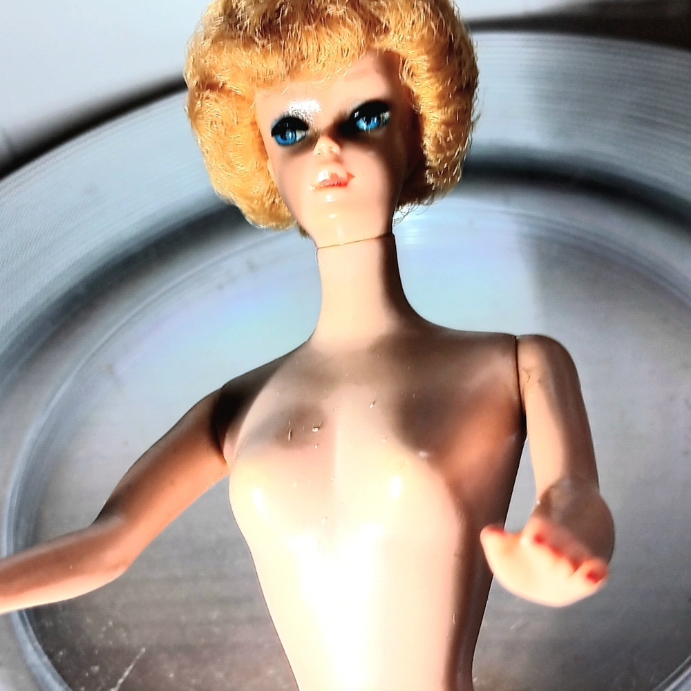 1961 Bubble Cut Blond Titian? Barbie Case Clothes Accessories Missing Finger - Picture 5 of 11